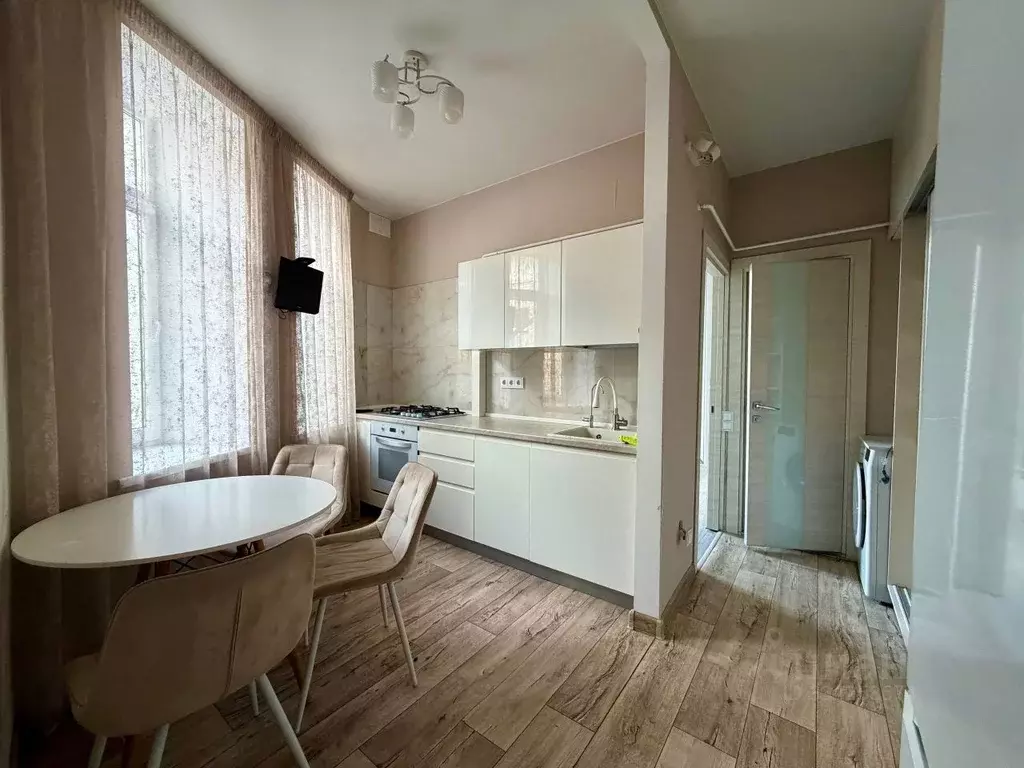 2-к кв. Крым, Симферополь ул. Гоголя, 61В (50.0 м) - Фото 1