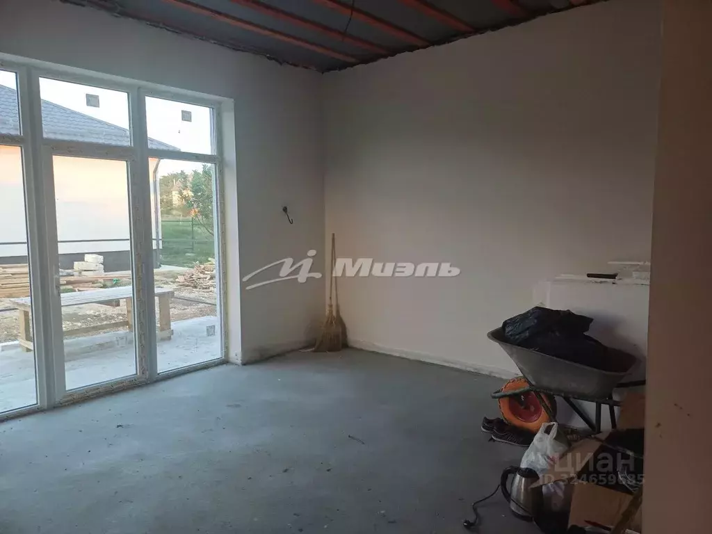 Дом в Крым, Симферопольский район, Добровское с/пос, с. Заречное ул. ... - Фото 2