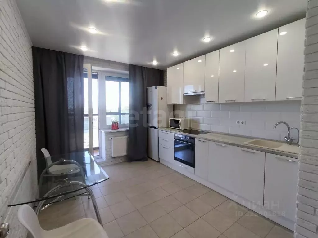 1-к кв. Тюменская область, Тюмень ул. Тальниковая, 1 (35.0 м) - Фото 0