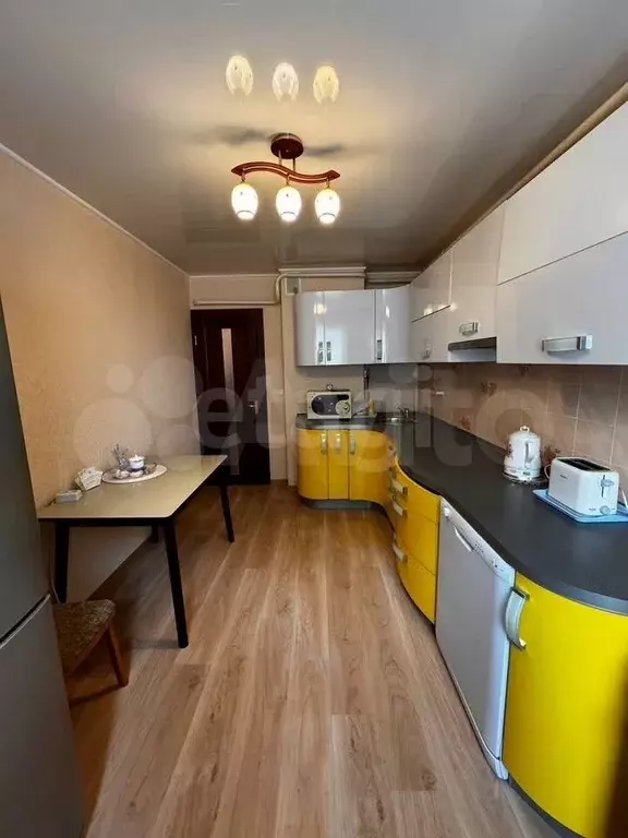 2-к. квартира, 65 м, 1/10 эт. - Фото 1