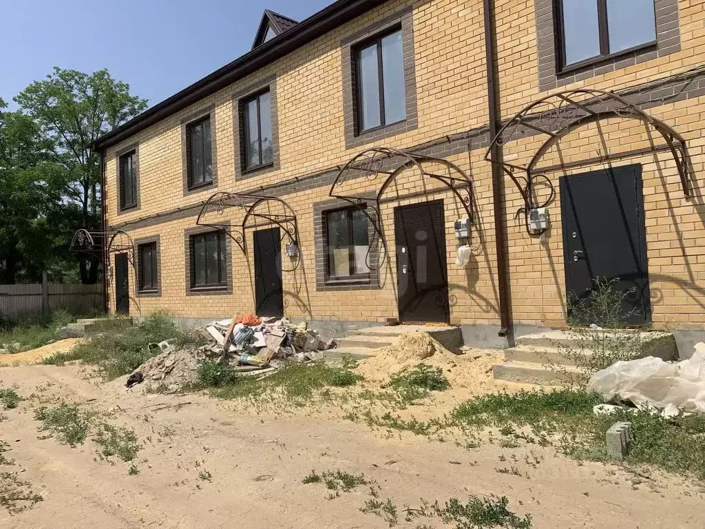 Таунхаус в Калмыкия, Элиста ул. Хомутникова, 116 (64 м) - Фото 1