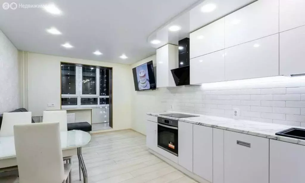 2-комнатная квартира: Киров, улица Анжелия Михеева, 16 (70.5 м) - Фото 1