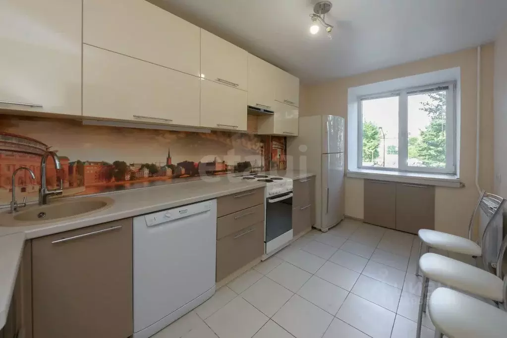 3-к кв. Тюменская область, Тюмень ул. Монтажников, 18 (62.2 м) - Фото 1