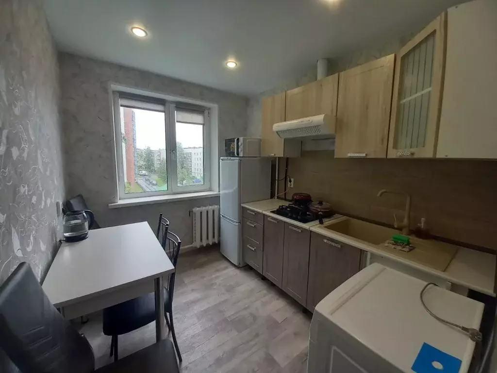 2-к кв. Ленинградская область, Тихвин 2-й мкр, 12 (42.0 м) - Фото 2