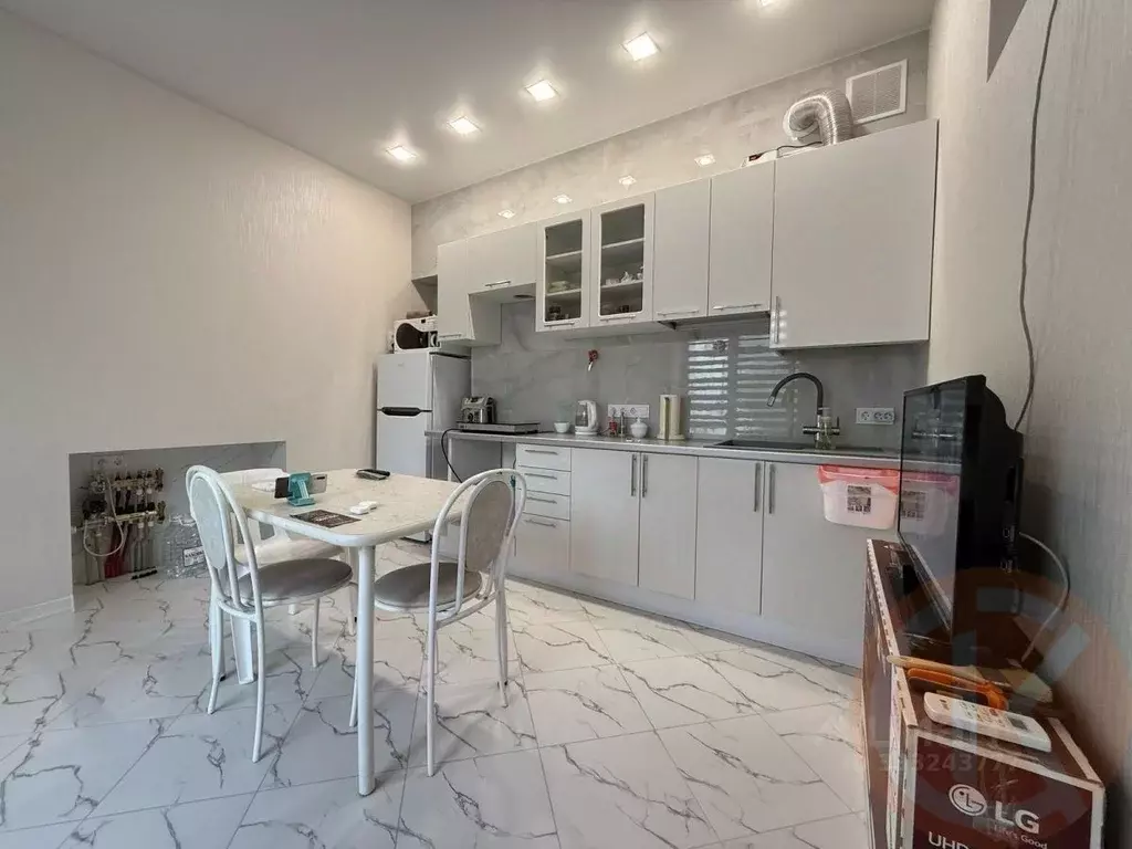 2-к кв. Крым, Евпатория ул. Хозяйственная, 12 (50.0 м) - Фото 1