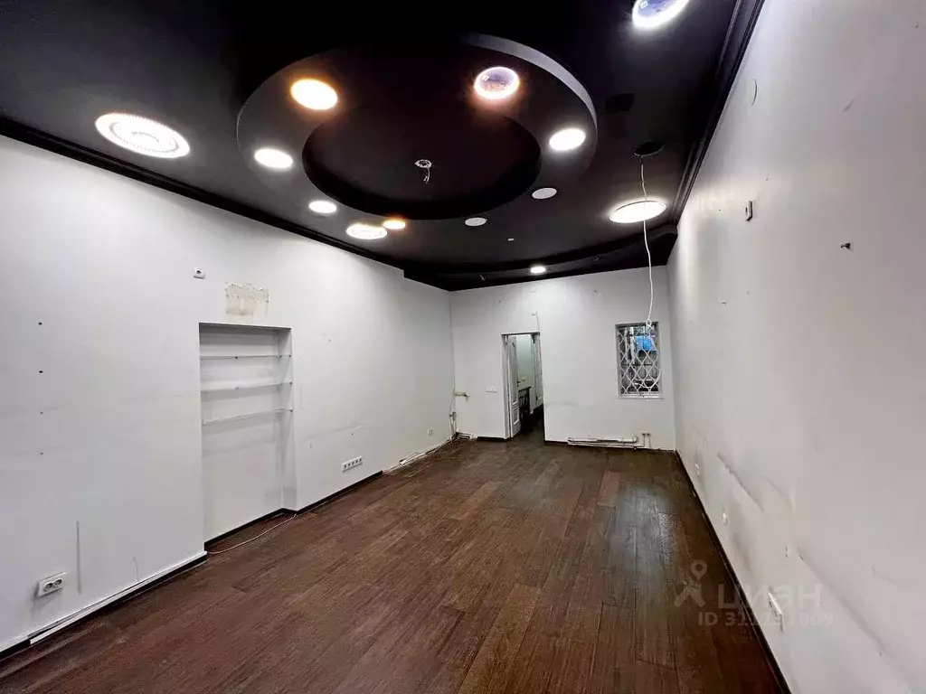 Торговая площадь в Крым, Ялта ул. Чехова, 2 (82 м) - Фото 1
