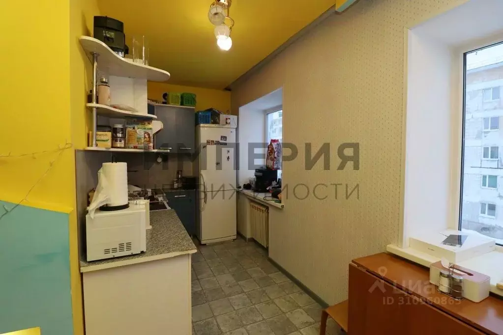 3-к кв. Магаданская область, Сокол пгт ул. Королева, 7 (55.4 м) - Фото 0