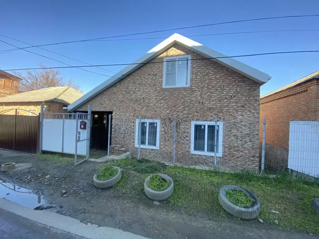 Дом в Ростовская область, Мясниковский район, с. Чалтырь  (100 м) - Фото 1