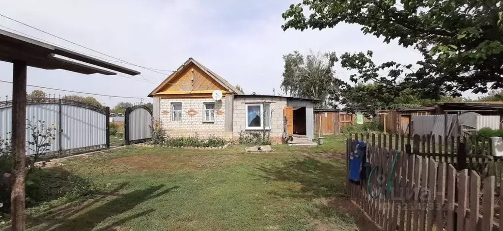 Дом в Оренбургская область, Курманаевский район, Лабазинский ... - Фото 1