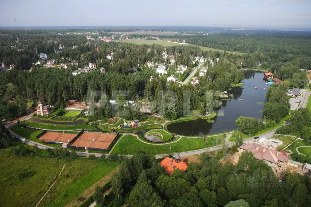 Участок в Московская область, Одинцовский городской округ, д. ... - Фото 0