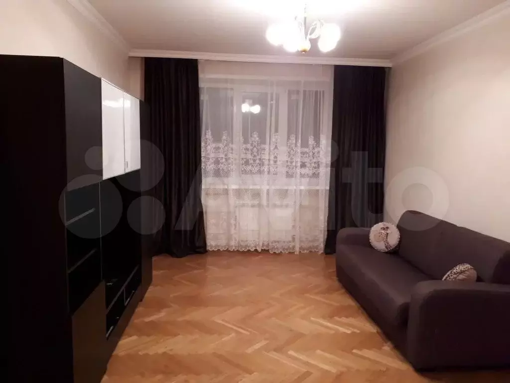 1-к. квартира, 45 м, 3/10 эт. - Фото 0
