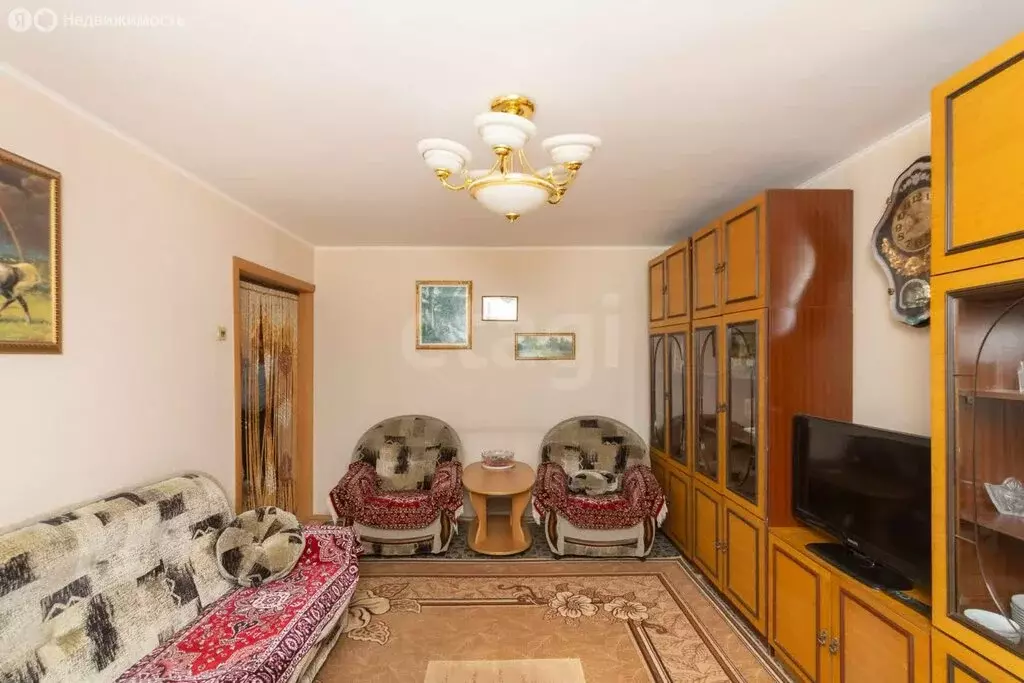 3-комнатная квартира: Ишим, улица Республики, 76 (63 м) - Фото 0