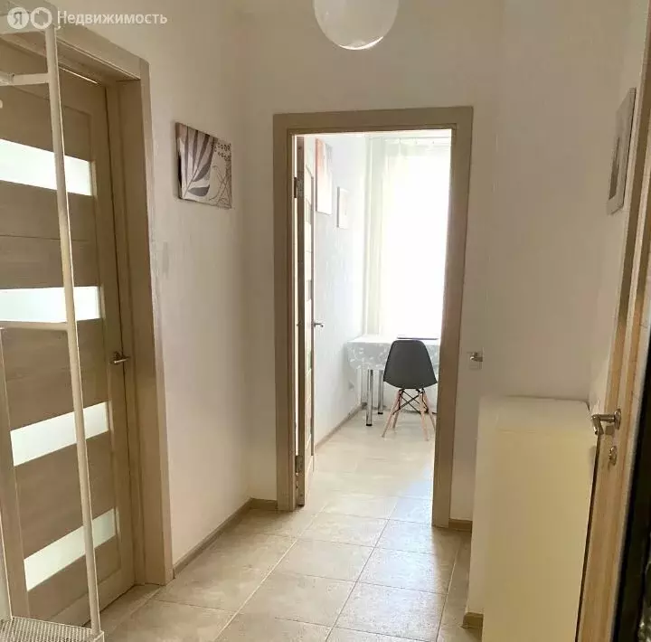 1-комнатная квартира: Берёзовый, улица имени А.Н. Лодыгина, 1 (39 м) - Фото 0
