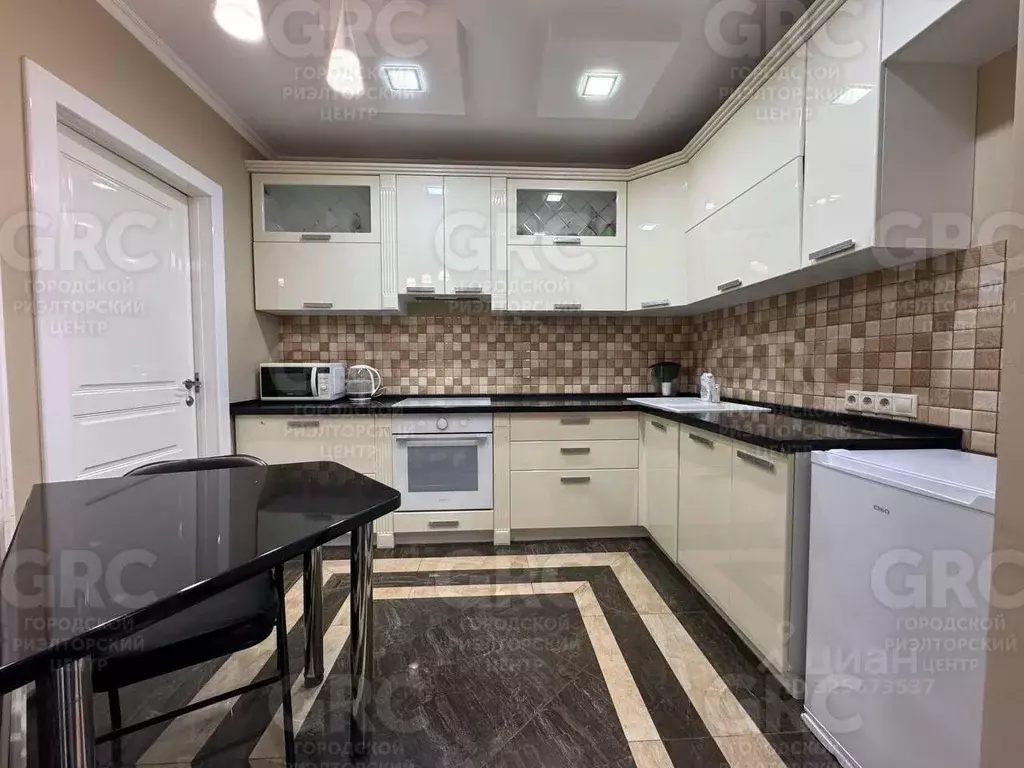 3-к кв. Краснодарский край, Сочи Гагарина мкр, ул. Красноармейская, 4 ... - Фото 1