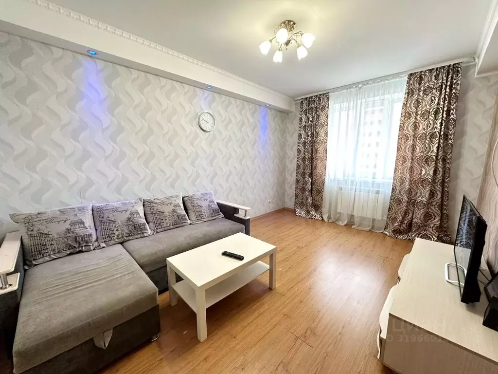 2-к кв. Оренбургская область, Оренбург Нижний проезд, 8/1 (65.0 м) - Фото 0