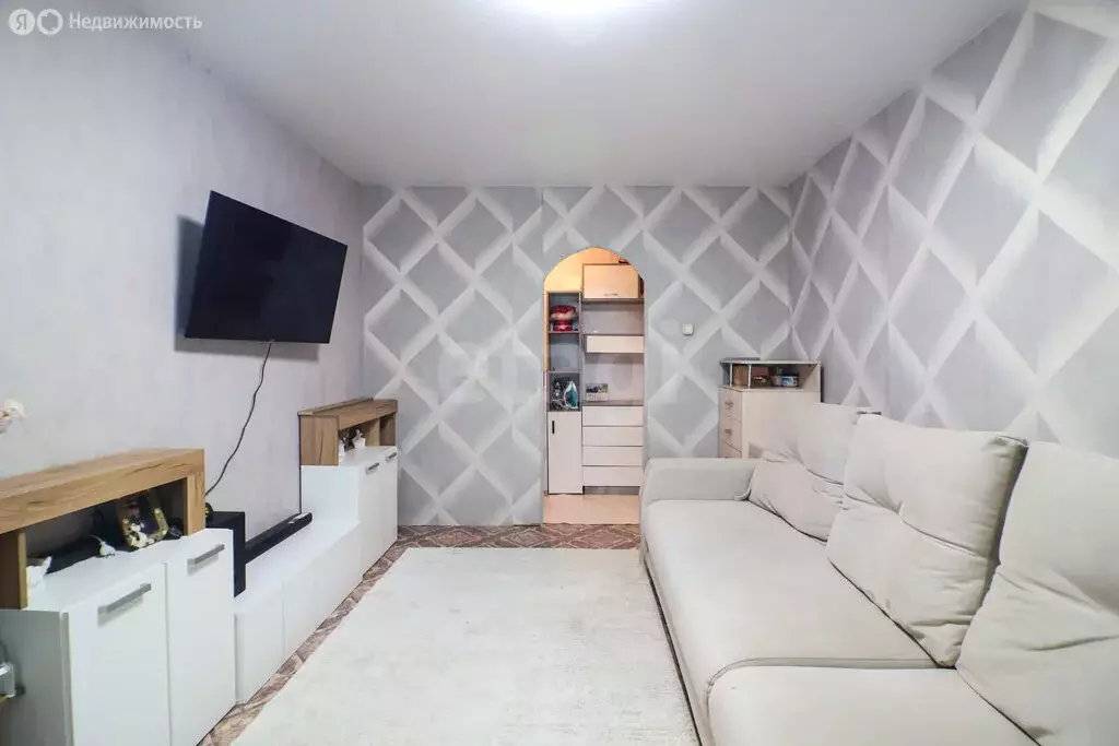 3-комнатная квартира: Барнаул, Змеиногорский тракт, 120/5 (42.2 м) - Фото 1