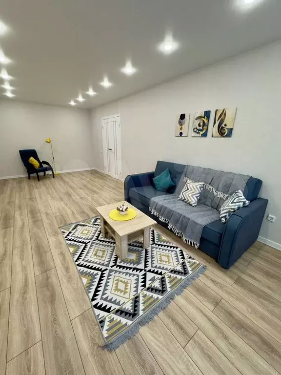 2-к. квартира, 68 м, 7/10 эт. - Фото 0
