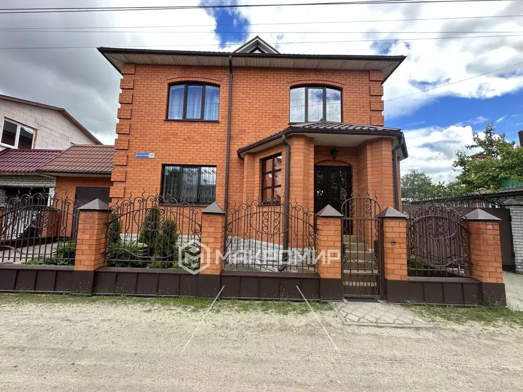 Дом в Брянская область, Брянск Коммунистический пер., 10А (172 м) - Фото 1
