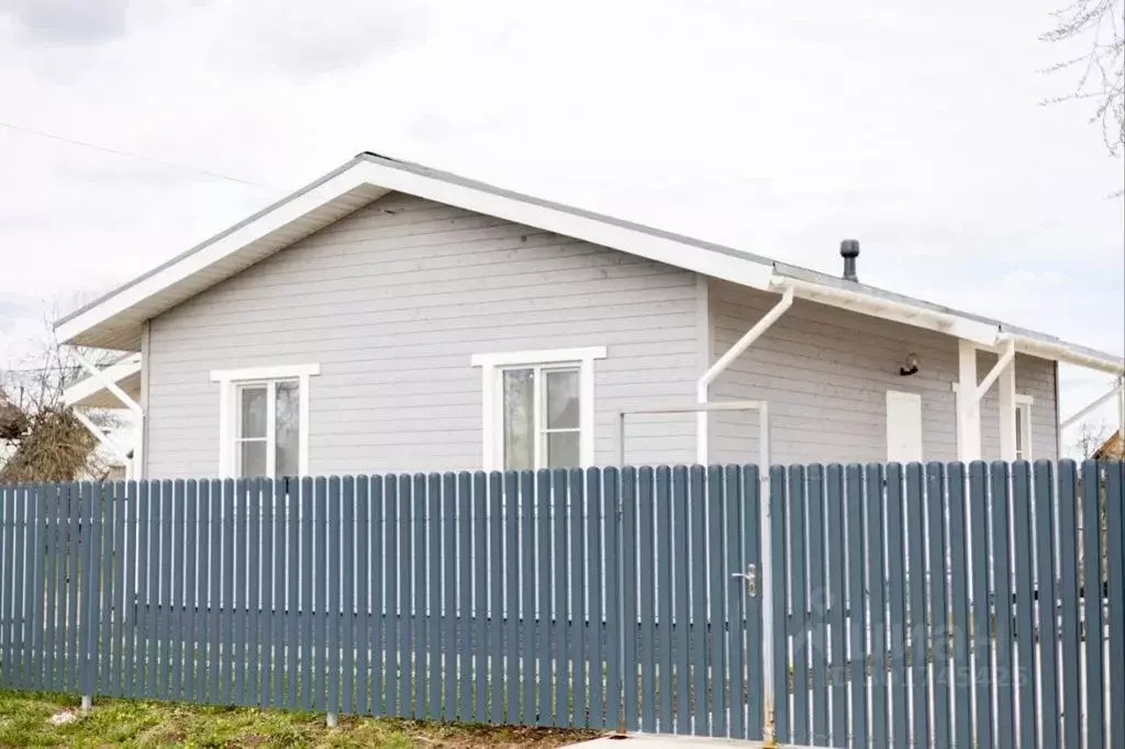 Дом в Новгородская область, Валдай ул. Кузьмина, 39 (75 м) - Фото 1