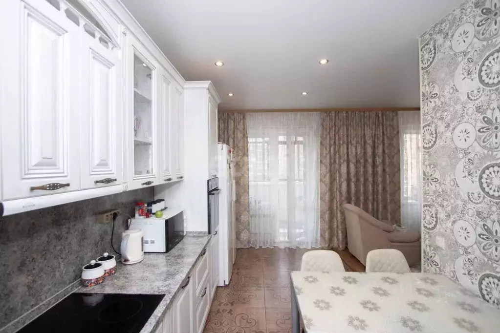 3-к кв. Иркутская область, Иркутск ул. Трилиссера, 8/3 (90.0 м) - Фото 0
