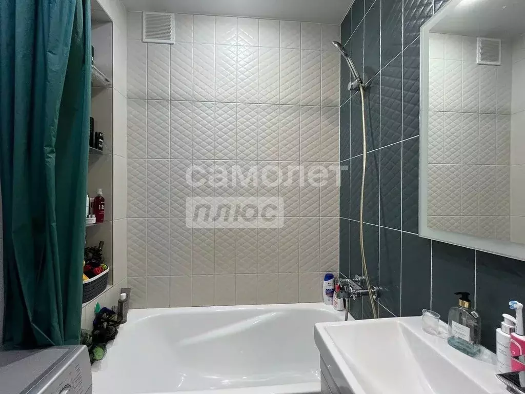 3-к кв. Ямало-Ненецкий АО, Ноябрьск ул. Владимира Высоцкого, 40 (70.7 ... - Фото 1