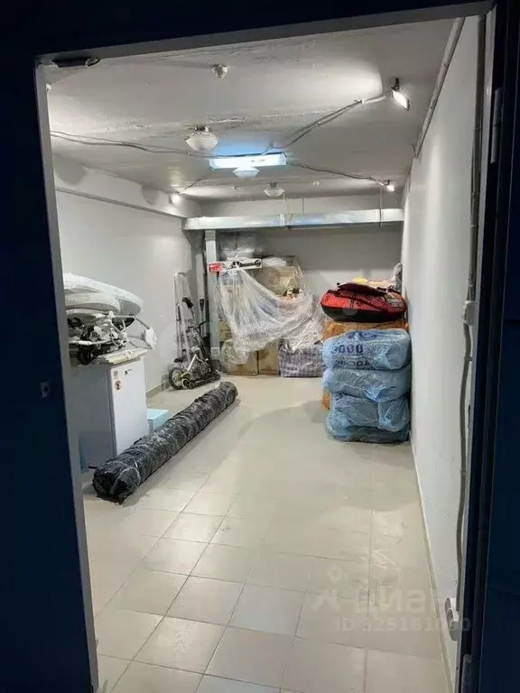 Гараж в Тюменская область, Тюмень ул. 50 лет Октября, 12 (18 м) - Фото 1