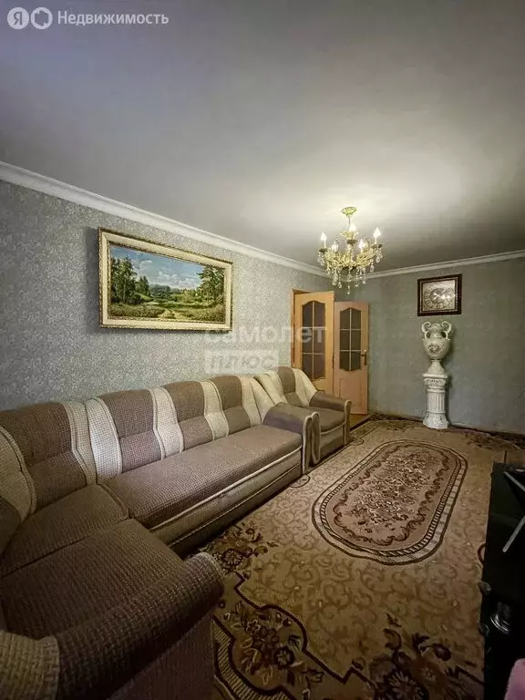 3-комнатная квартира: Нальчик, улица Идарова, 4 (56 м) - Фото 0