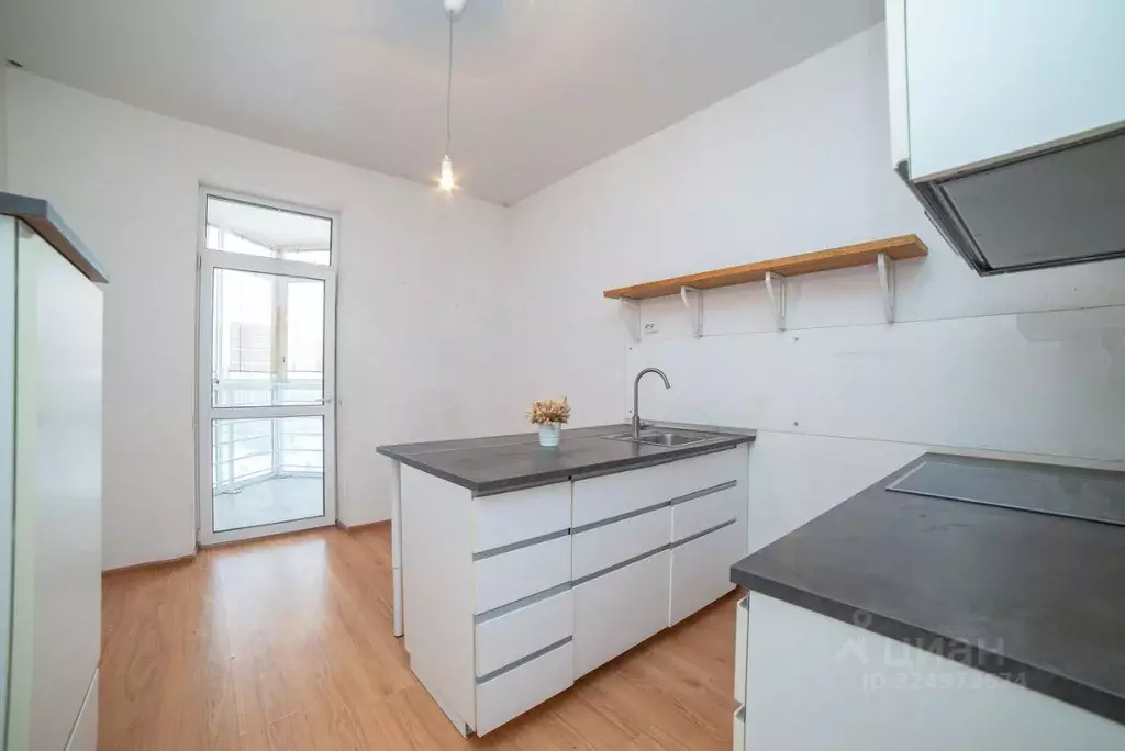 2-к кв. Свердловская область, Екатеринбург ул. Авиационная, 10 (76.7 ... - Фото 0