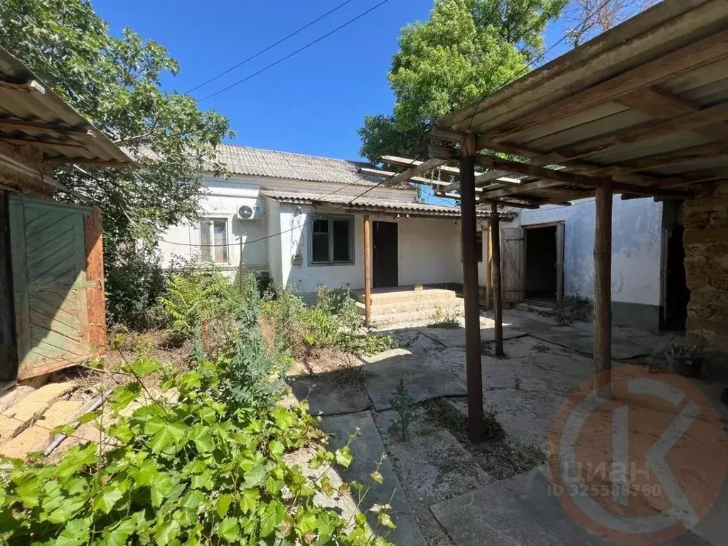 Дом в Крым, Сакский район, с. Уютное ул. Юрия Гагарина, 65 (70 м) - Фото 1