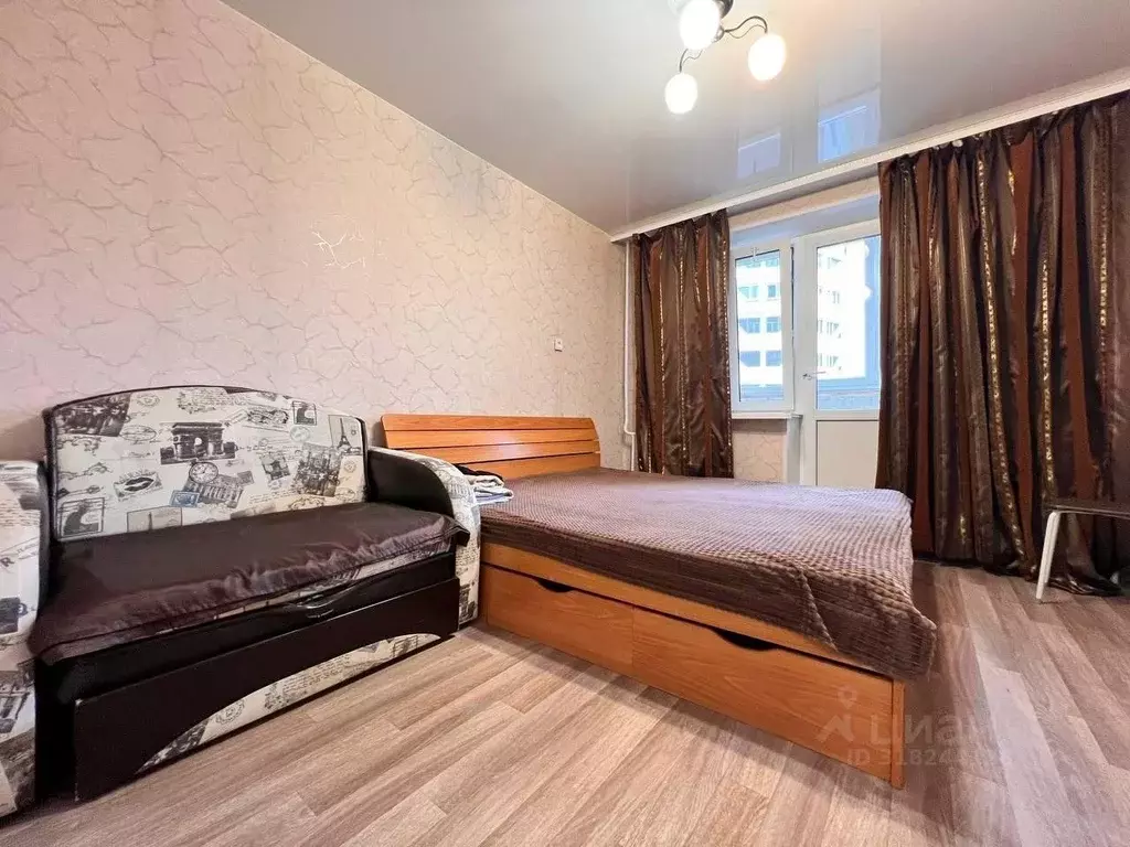 3-к кв. Тюменская область, Тюмень ул. Демьяна Бедного, 104 (80.0 м) - Фото 0