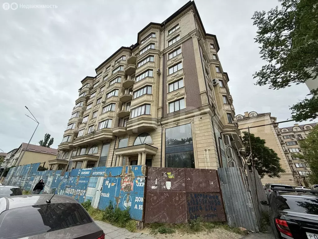 4-комнатная квартира: Махачкала, улица Дахадаева, 71 (194 м) - Фото 1