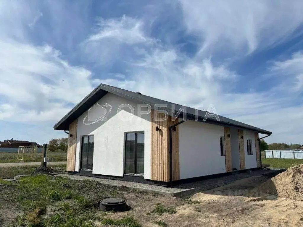 Дом в Тюменская область, Тюменский муниципальный округ, д. Малиновка  ... - Фото 1