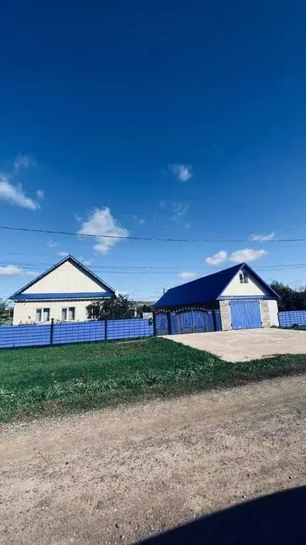 Дом в Башкортостан, Благоварский район, Языковский сельсовет, с. ... - Фото 1