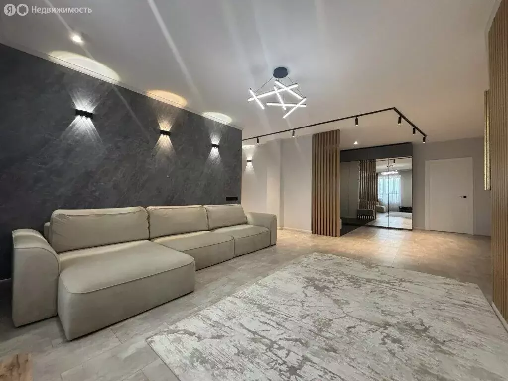 3-комнатная квартира: Абакан, улица Стофато, 12А (110.3 м) - Фото 1