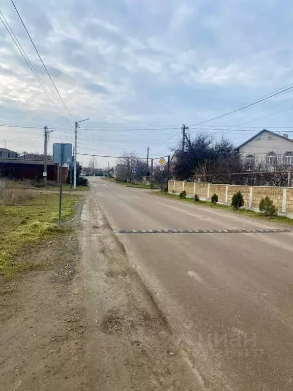 Участок в Крым, Черноморское пгт ул. Цветочная (6.0 сот.) - Фото 1