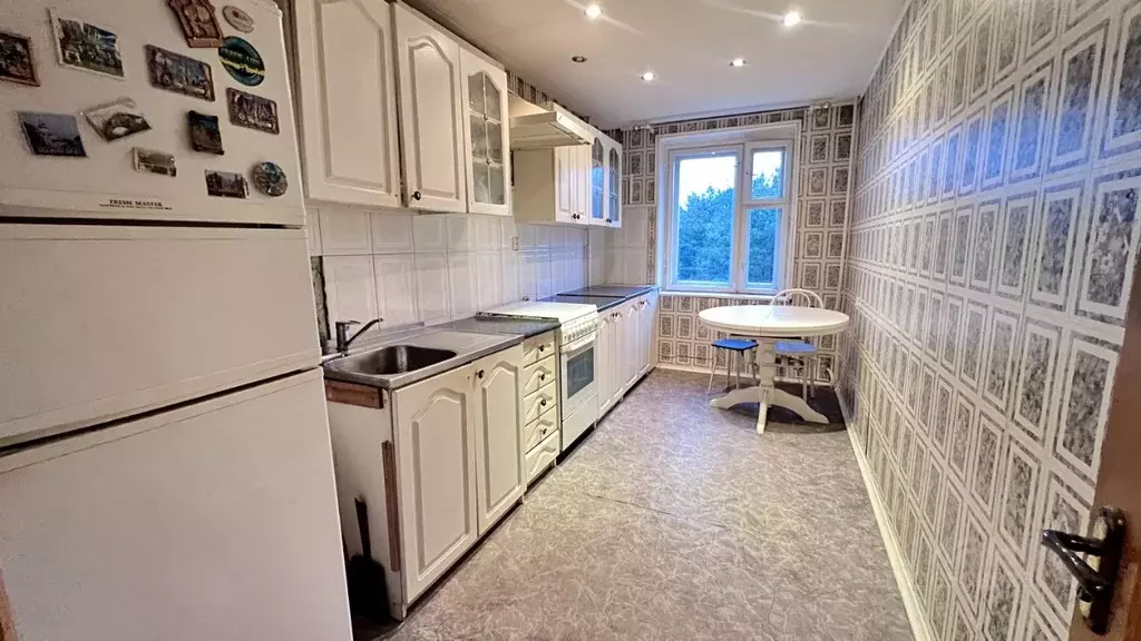 3-к кв. Брянская область, Брянск ул. Есенина, 30 (74.4 м) - Фото 2