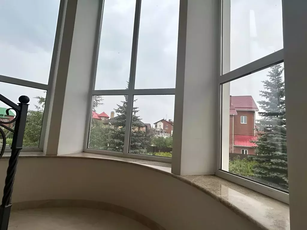 Торговая площадь в Свердловская область, Екатеринбург пер. Жасминовый, ... - Фото 0