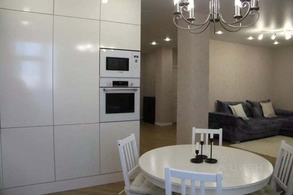 3-к кв. Псковская область, Псков ул. Алексея Алехина, 14 (90.6 м) - Фото 2