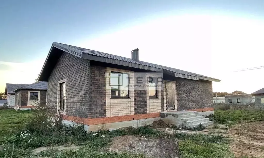 Дом в Башкортостан, Иглинский район, Акбердинский сельсовет, с. ... - Фото 1