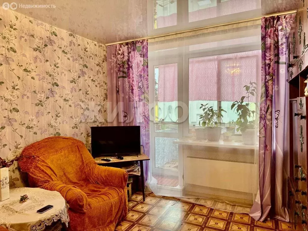 3-комнатная квартира: Полысаево, улица Космонавтов, 71 (51 м) - Фото 0