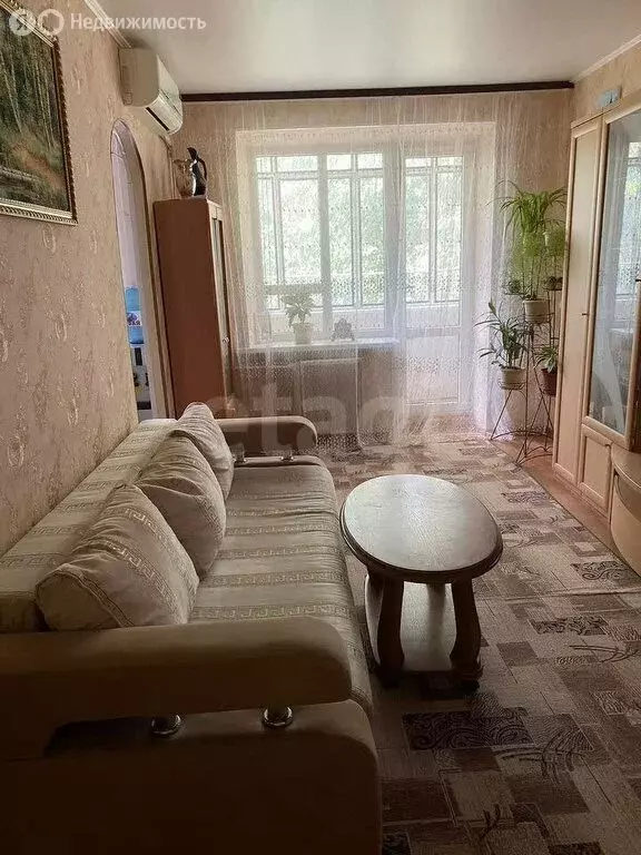 3-комнатная квартира: Ростов-на-Дону, улица Новаторов, 4 (55 м) - Фото 1