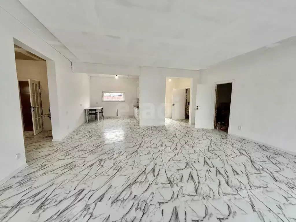 Дом в Крым, Сакский район, Ореховское с/пос, с. Михайловка ул. Средняя ... - Фото 1