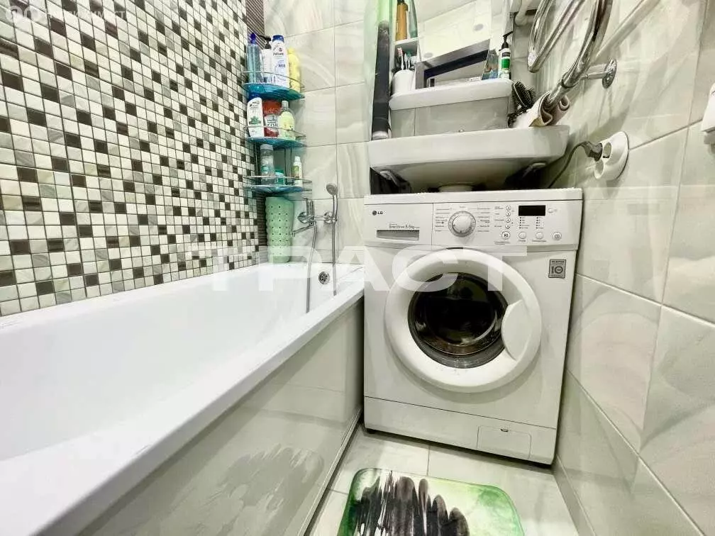3-комнатная квартира: Воронеж, улица Хользунова, 94 (54 м) - Фото 0
