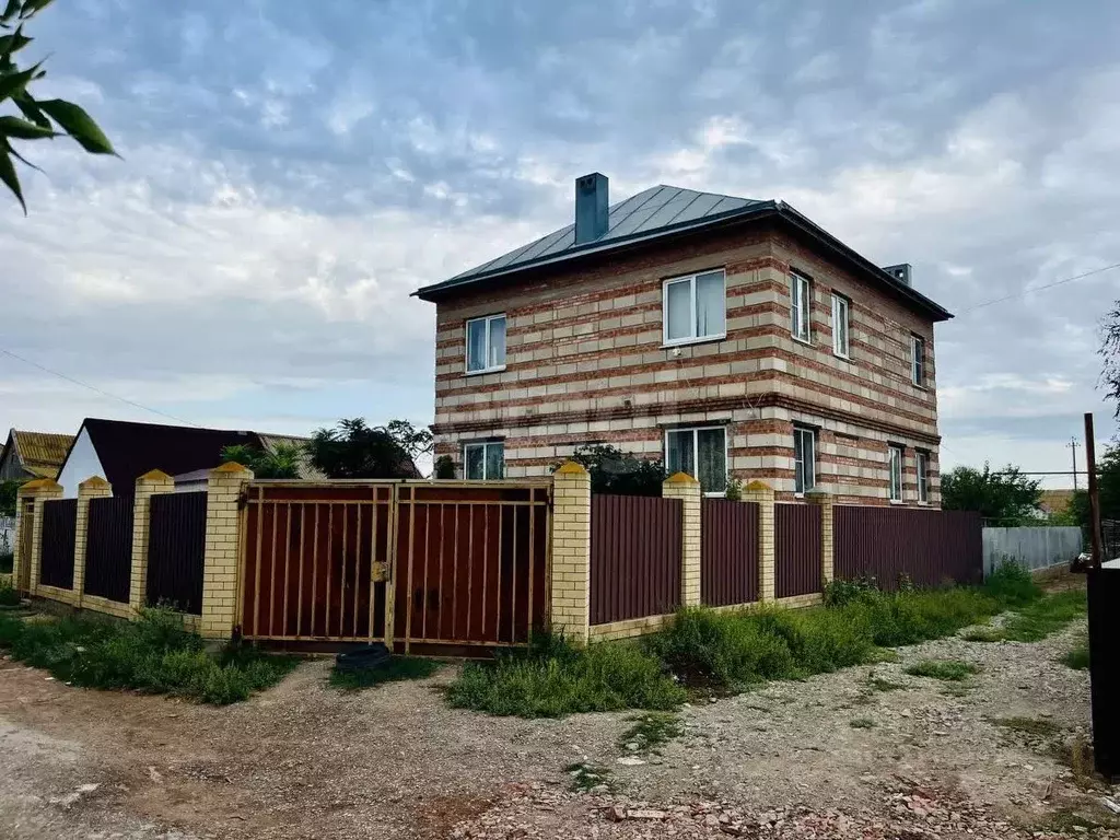 Дом в Астраханская область, Приволжский район, пос. Кирпичного Завода ... - Фото 1