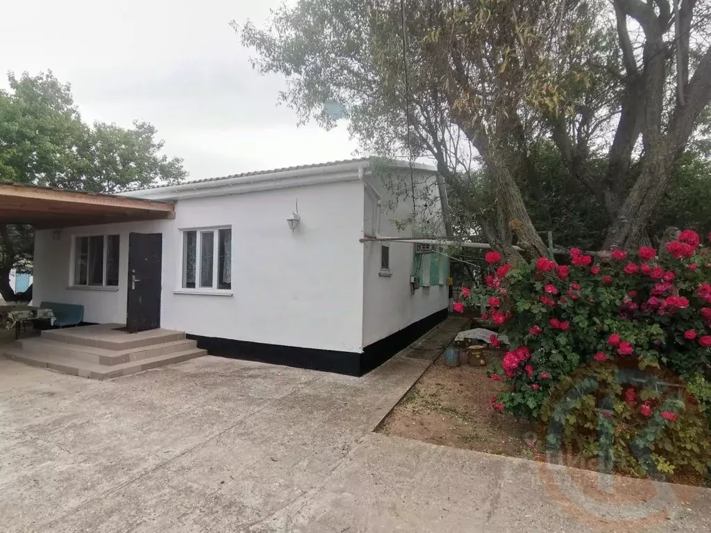 Дом в Крым, Сакский район, с. Молочное ул. Первомайская, 82 (76 м) - Фото 2