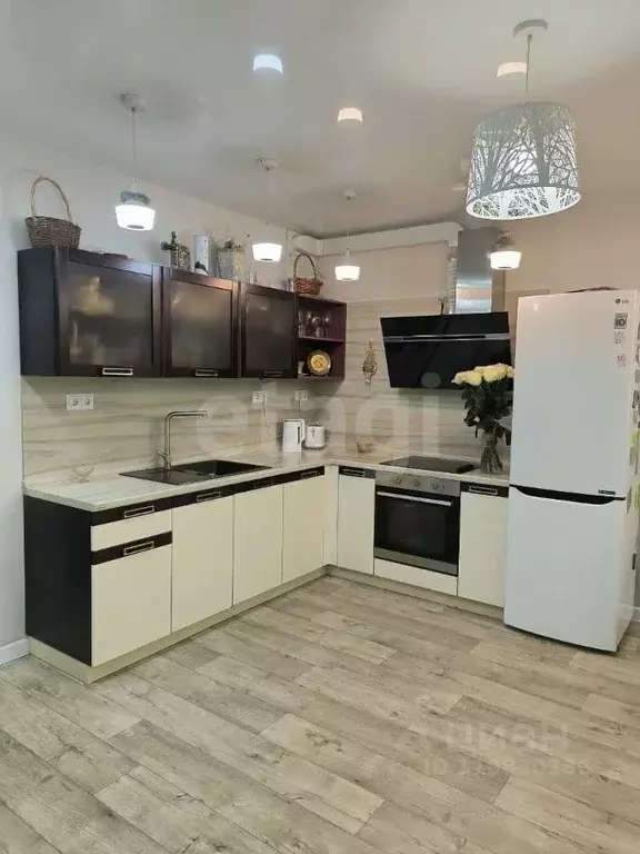 3-к кв. Сахалинская область, Южно-Сахалинск просп. Мира, 300к6 (70.0 ... - Фото 1