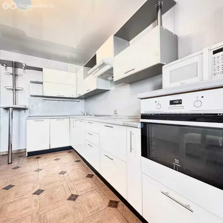 3-комнатная квартира: Казань, проспект Победы, 78 (94 м) - Фото 1