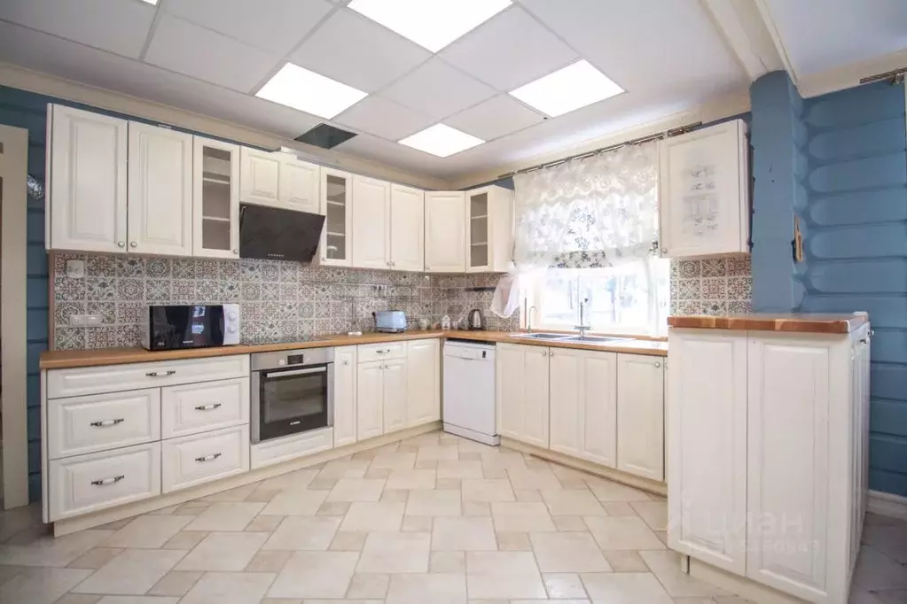 Дом в Сахалинская область, Южно-Сахалинск Больничная ул., 1Б (400 м) - Фото 2