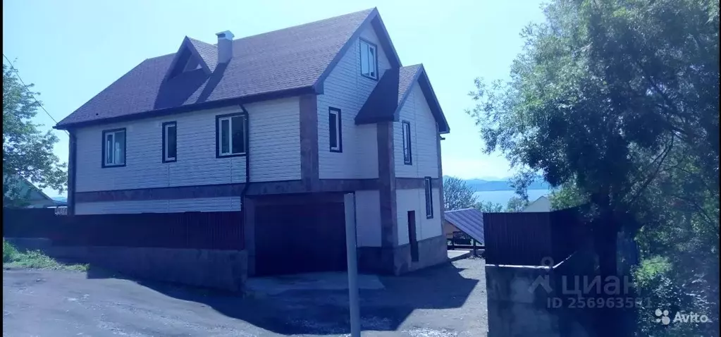 Дом в Камчатский край, Петропавловск-Камчатский ул. Беринга, 103 (200 ... - Фото 1