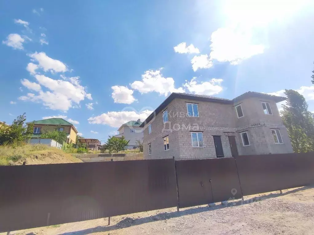 Дом в Волгоградская область, Волгоград ул. Колесникова (352 м) - Фото 1